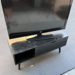 Flat Screen TV / Monitor – HDMI, USB, AV Inputs – Works – $50