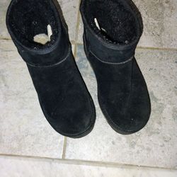 Ladies Suede UGG Size 8 Pickup Only Cash 