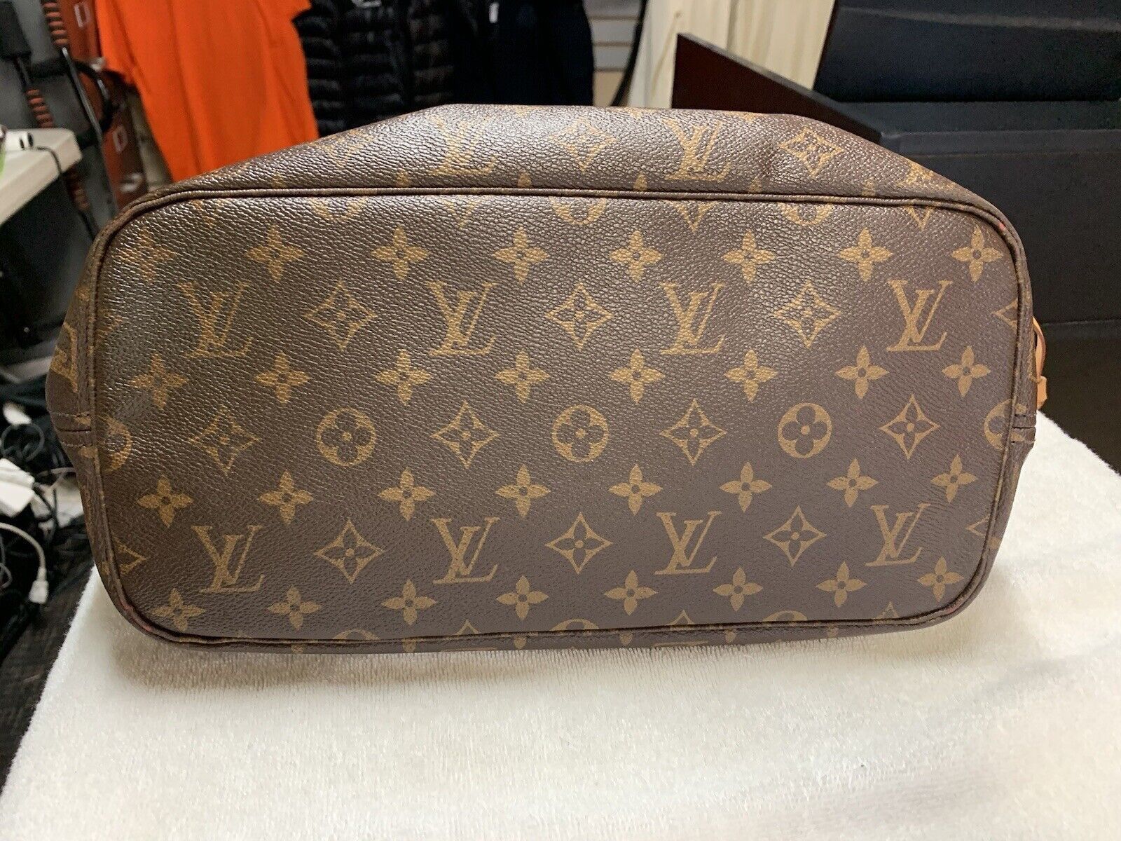 Louis Vuitton Neverfull MM Monogram Bag (HEAVY WEAR)