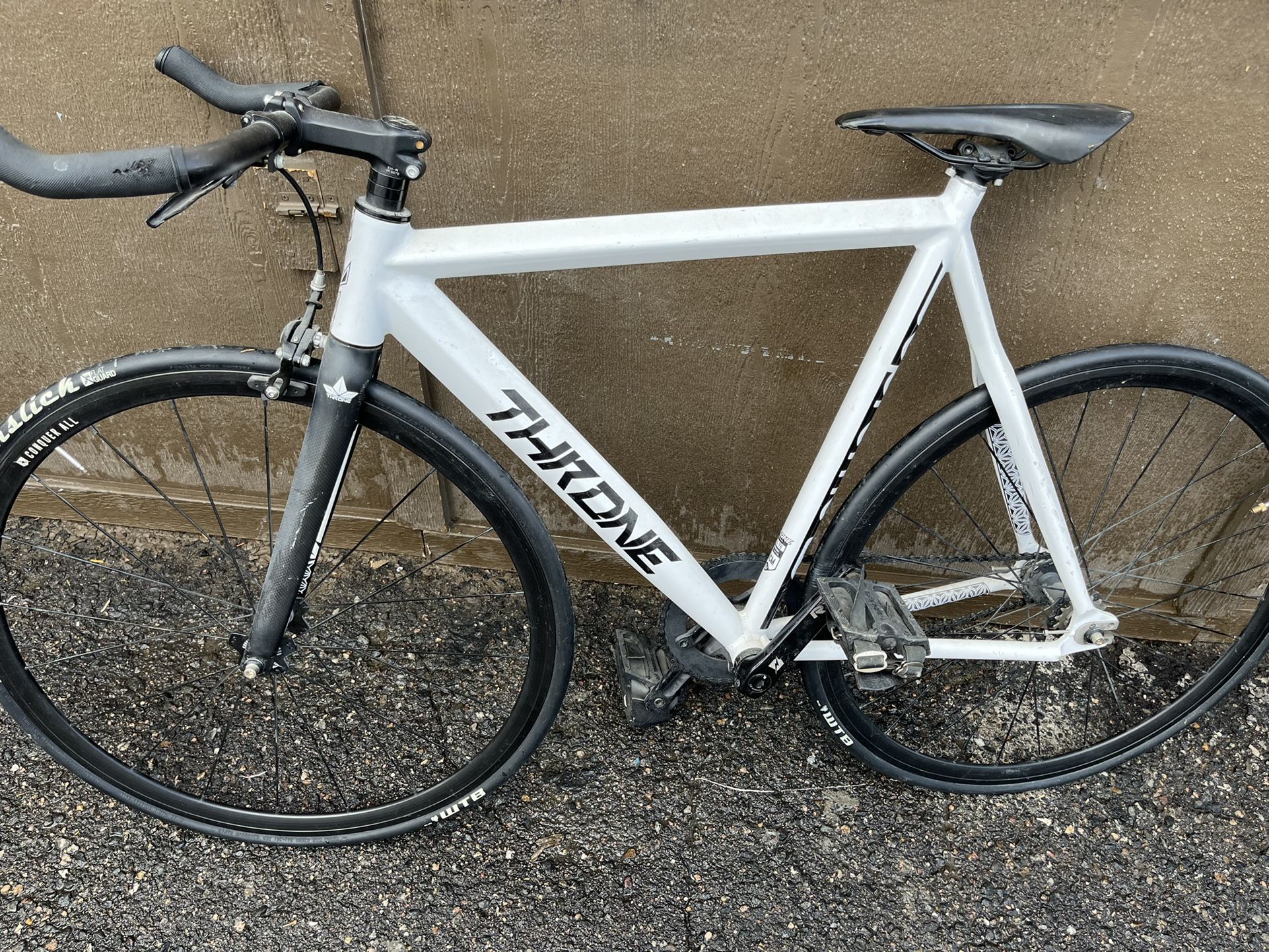 Throne Phantom Bike Team sports