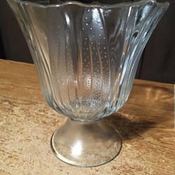 Clear Glass Flower Vase 7 In Leaf Raindrops Pattern 