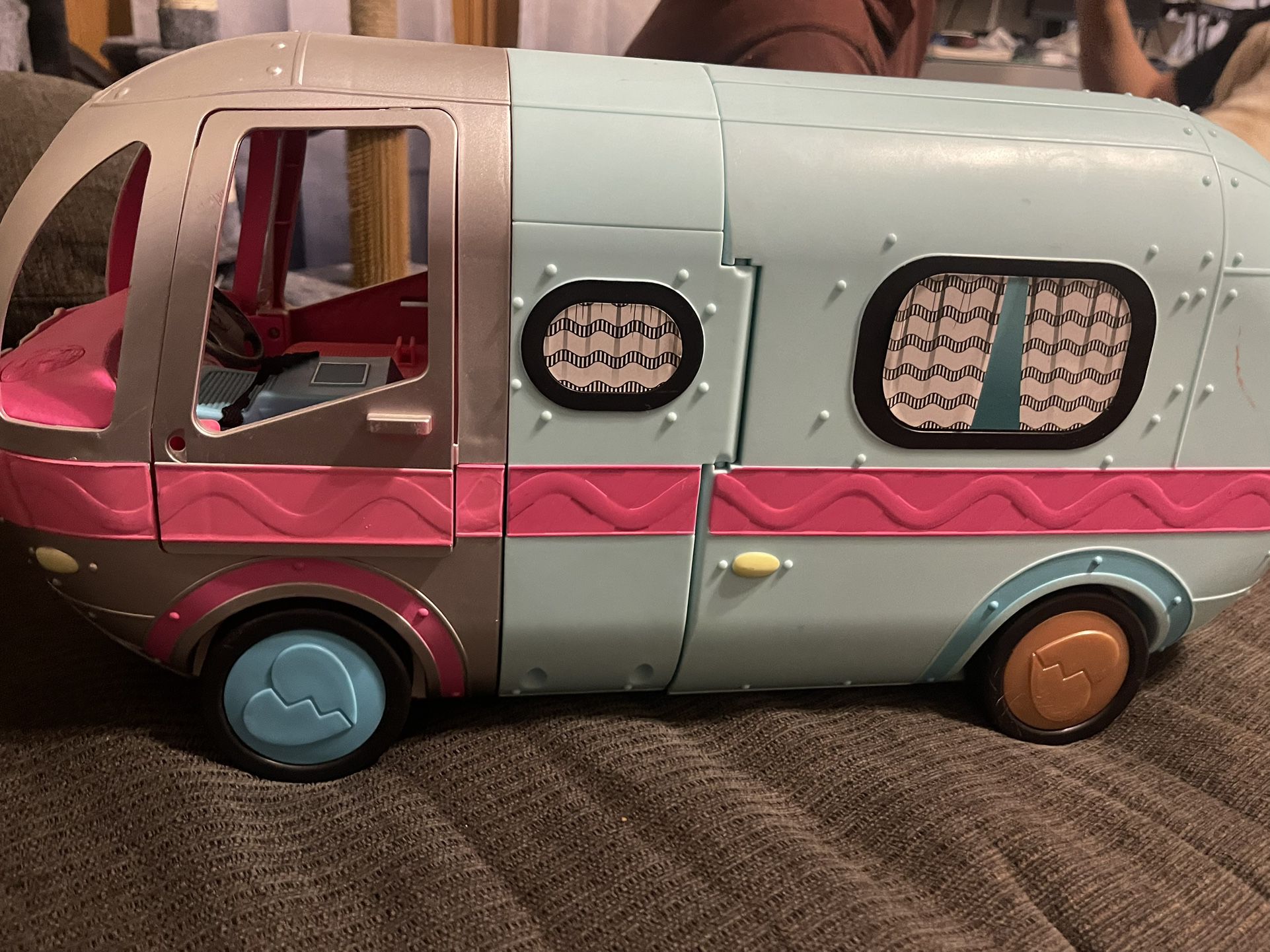 Lol Surprise Dolls + Bus 