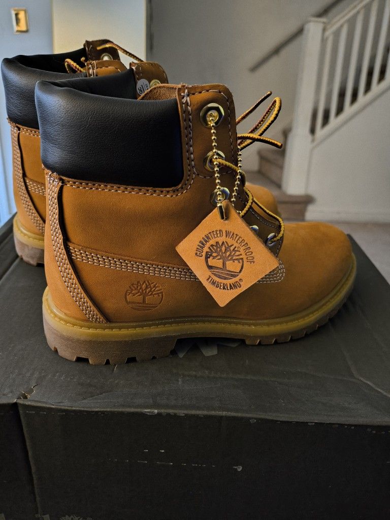 Women's size 5.5 Timberland 6" boots