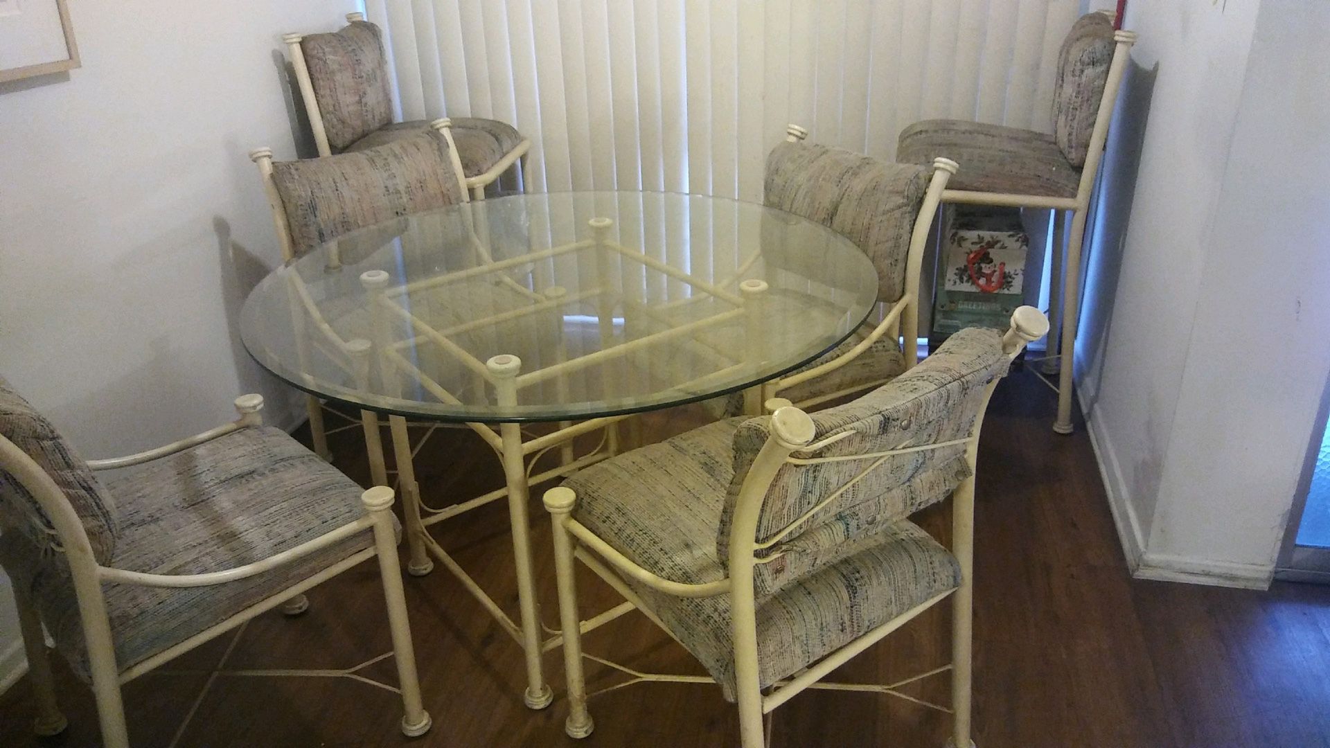 Dining room table, 4 chairs, 2 stools