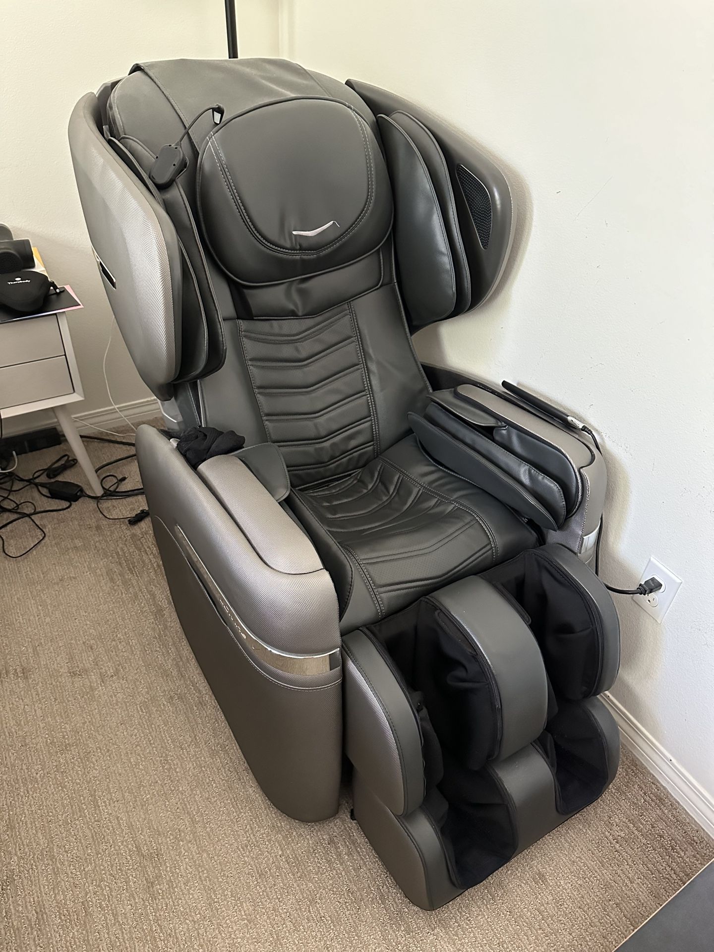 Osim Udivine V Massage Chair - Main Image