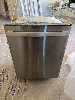GE Dishwasher - Model GDT670SYV1FS