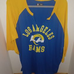 A woman Los Angeles rams shirt size. Extra large.