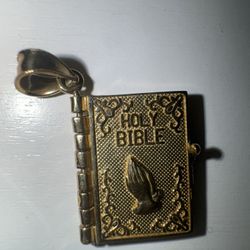 Beautiful 10k Yellow Gold 3D Moveable Page Holy Bible”Our Father” Prayer Pendant