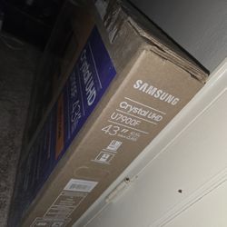 2025 43' inch Samsung Smart TV (brand new, never opened)