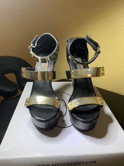 Steve Madden black wedges