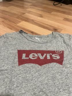 Levi’s Medium Gray Shirt