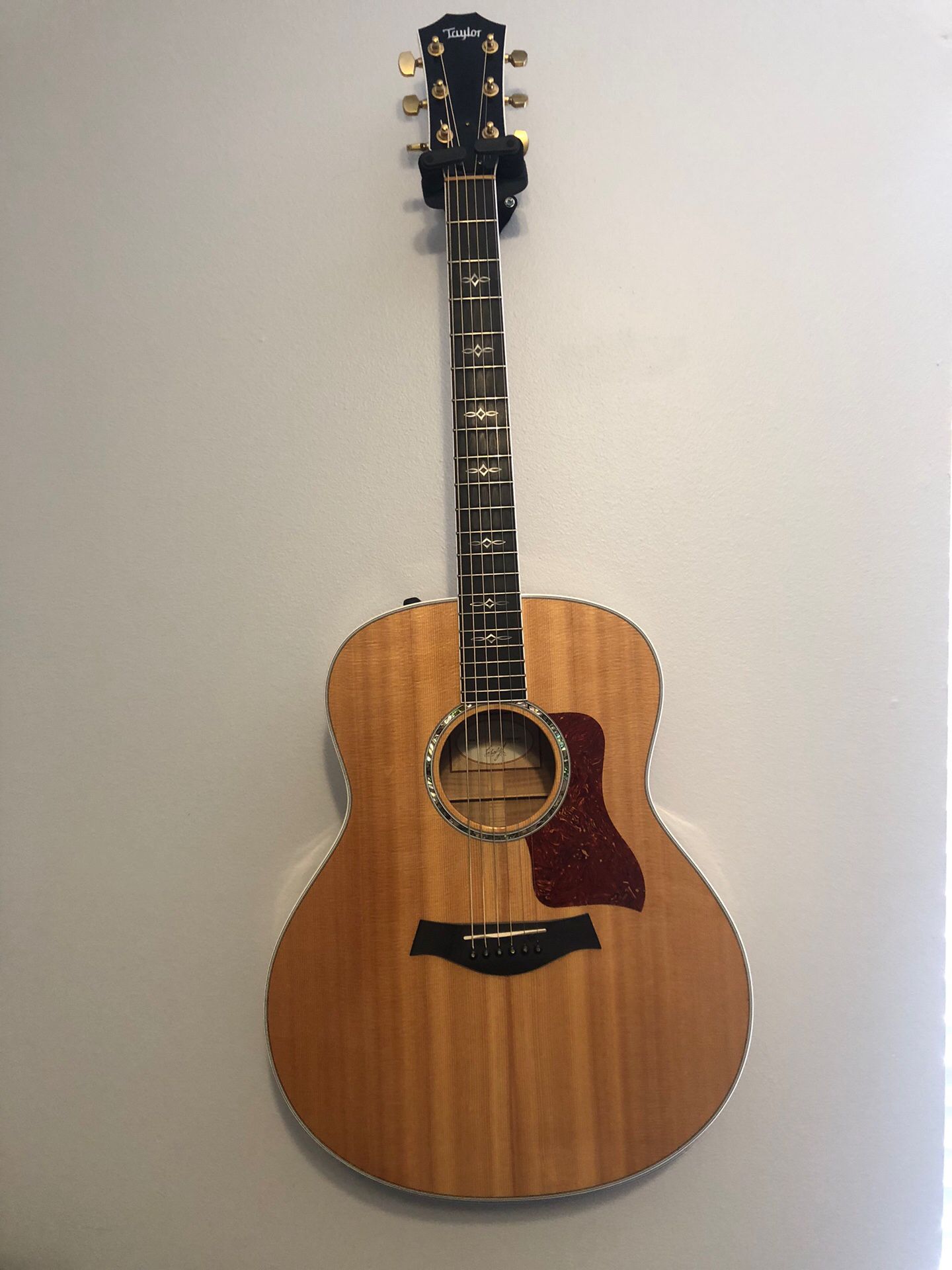 Taylor Guitar 618e Model