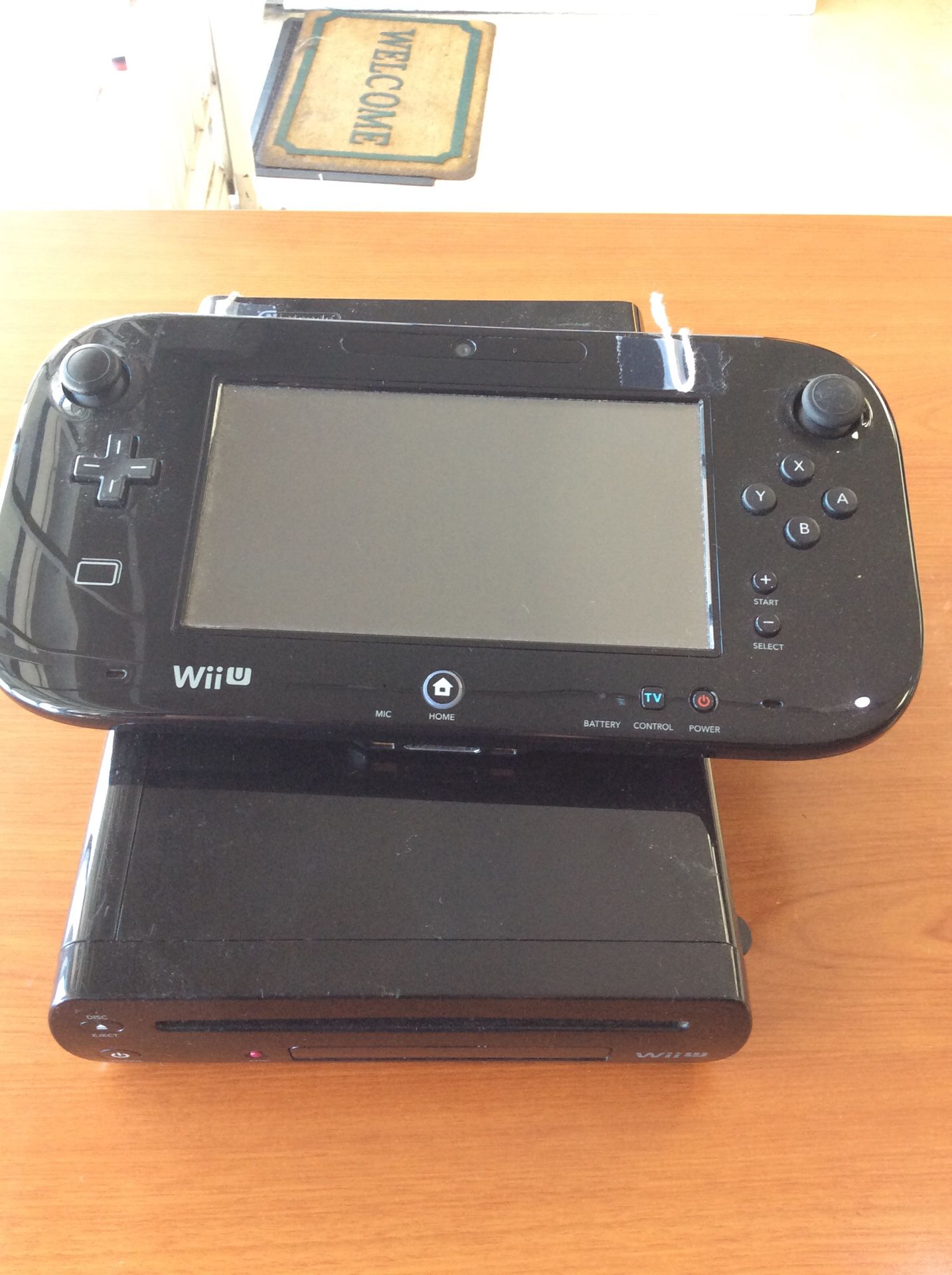 Nintendo wii u 32 gb with all cables