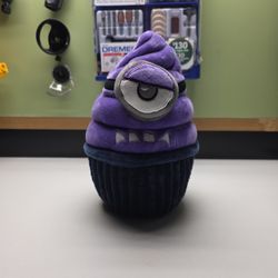 RARE Universal Studios Despicable Me Minion Mayhem Evil Cupcake 7" Plush