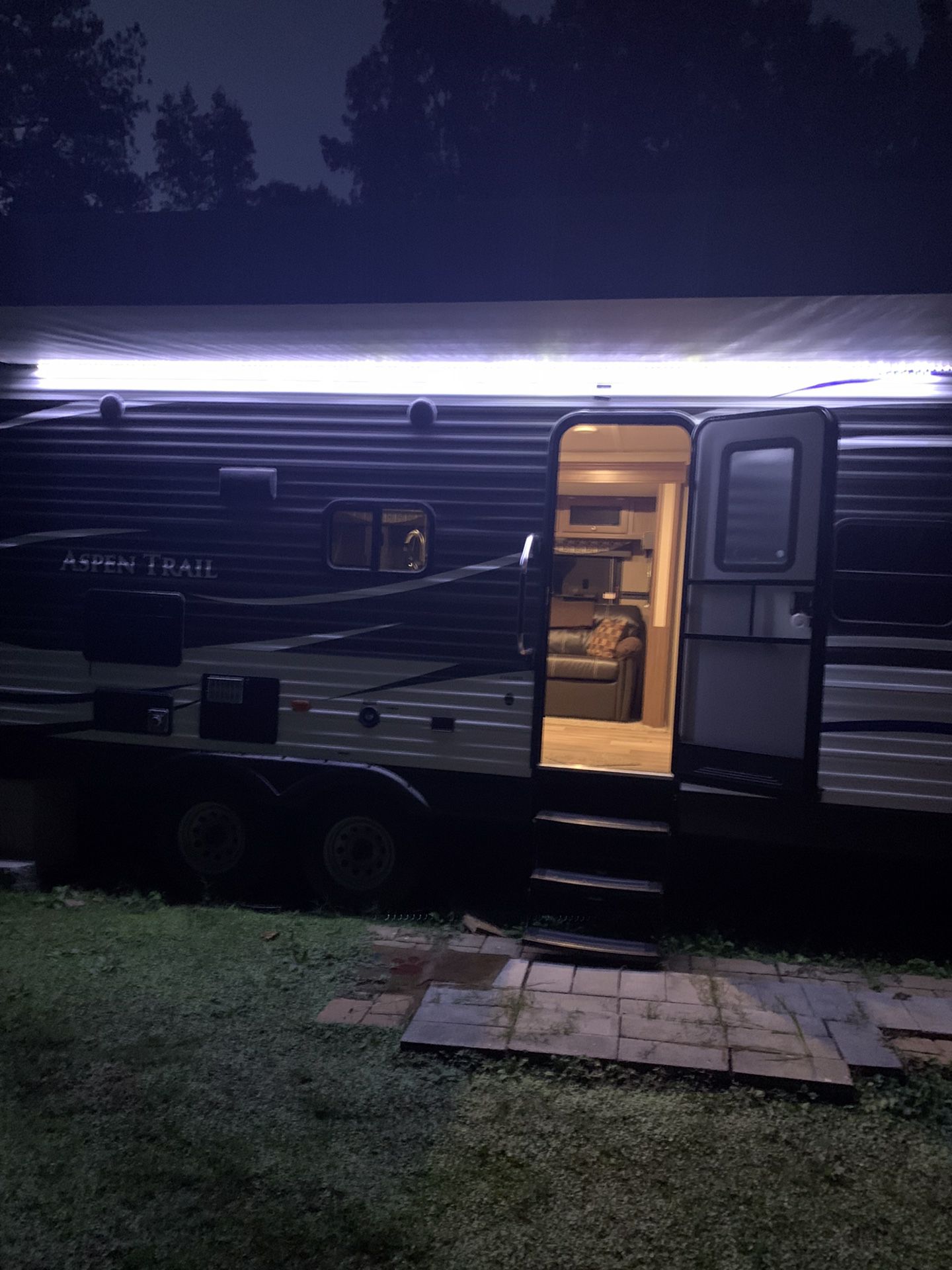 24 Foot Camper With Slide Out 