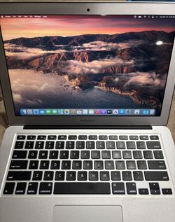MacBook Air 13” 2017 i5 Mac OS Monterey A1466