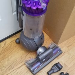 NEW cond DYSON ANIMAL BIG BALL  , VACUUM WITH COMPLETE ATTACHMENTS  , AMAZING POWER SUCTION  , WORKS EXCELLENT  , IN THE BOX 
