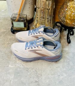 Women’s Brooks Adrenaline GTS 22  Running Shoes Blue/Beige Size 10.5