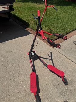 2-Y Fliker SP3 Three-Wheel Scooter Red