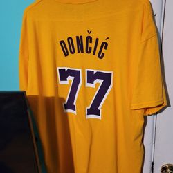 Luka DONCIC DEBUT NIGHT T SHIRT XL.