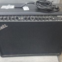 FENDER GUITAR AMP 