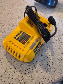20V and FLEXVOLT 12 Amp Fan Cooled Fast Charger
by