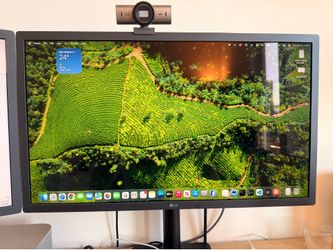 LG 24" UltraFine 4K Monitor (24MD4KL-B) — No Scratches