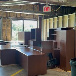 USED DESKS n CHAIRS $1000 and Under 