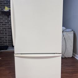 GE 30 in. 21.0 cu. ft. Bottom Freezer Refrigerator - White  