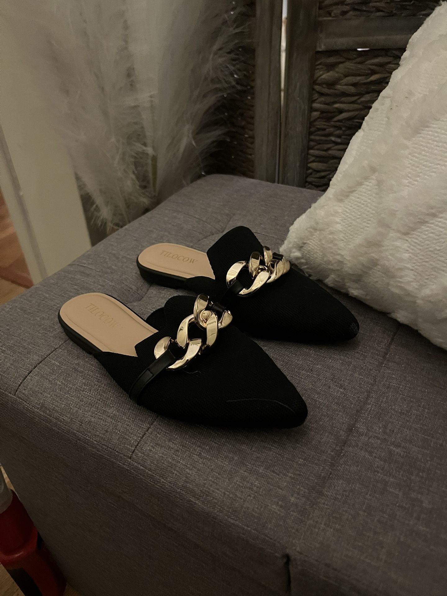 MUSSOE - Slip On Flats With Gold Chain