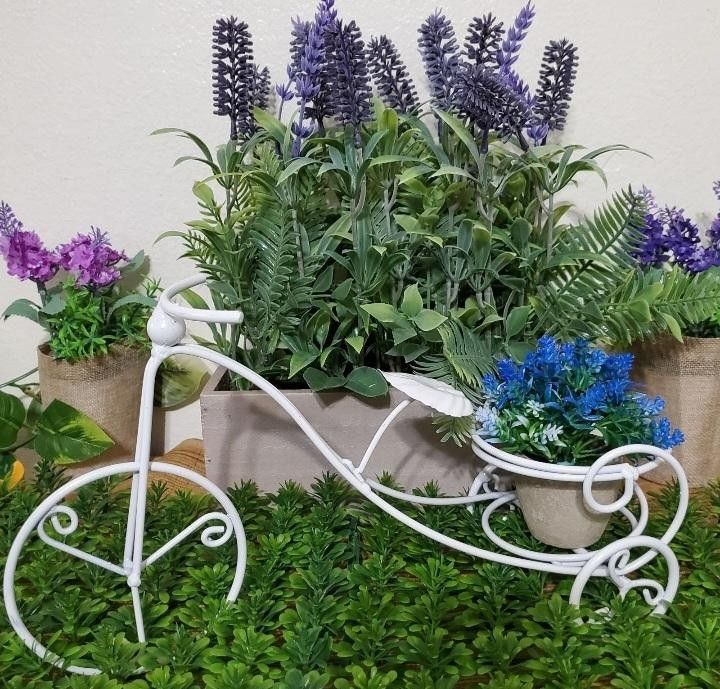 Small White Tricycle Planter (Metal)