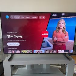 TV STAND & TV INCLUDED - PLEASE READ DESCRIPTION