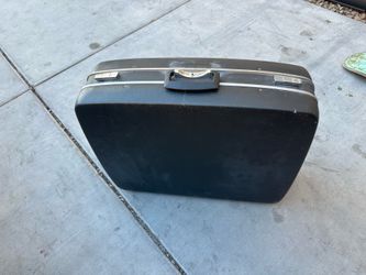 Vintage Royal Traveler Hard Shell Suitcase Luggage – 24” - $15