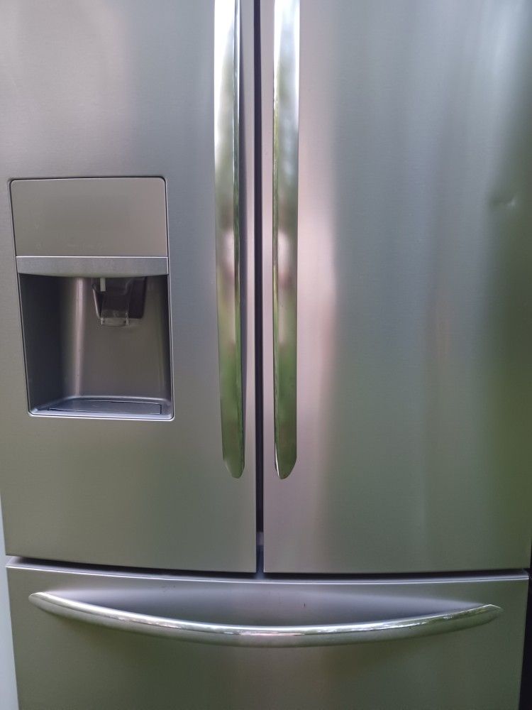 Stainless French Door Refrigerator Excellente Working Condition