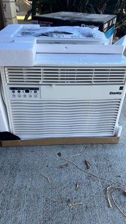 12k btu window air conditioner by Danby, excellent condition, 12,000 btu. With remote