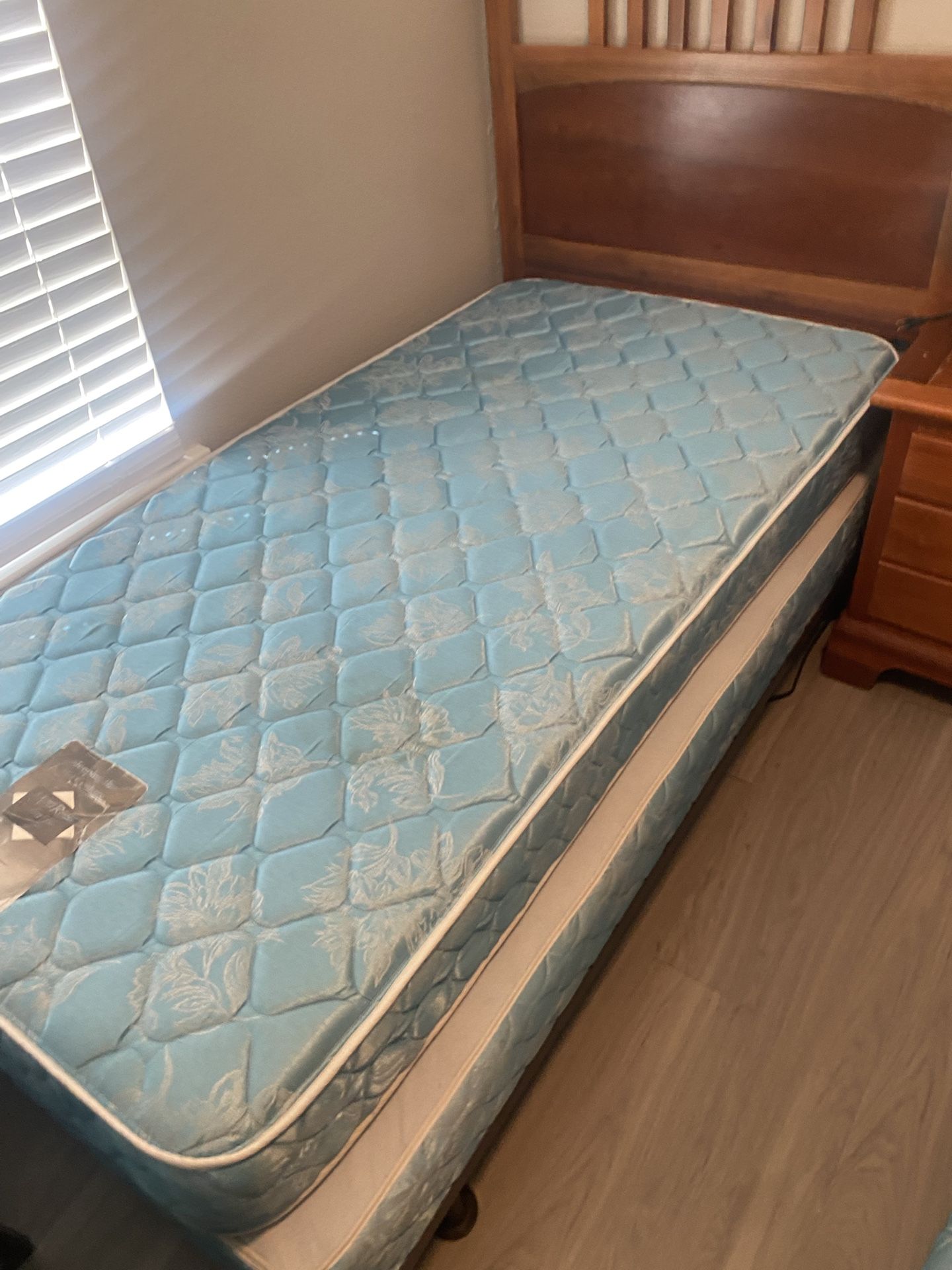 TWIN BED