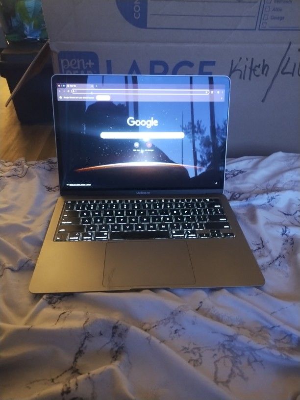 MacBook Air 14.6.1