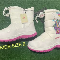 New Rugged Bear Girl's Snow Boot Size 2 (Nuevos)