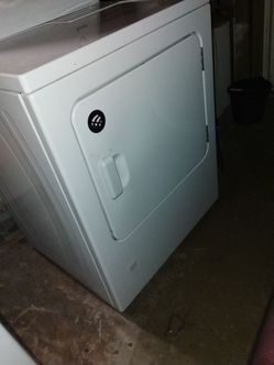 Amana washer and dryer set with hoses