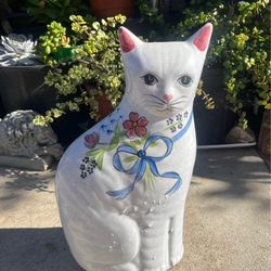 Ceramic cat decoration