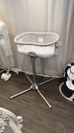 Halo bassinet swivel sleeper