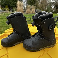 Woman’s K2 Kinsley snowboard boots