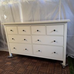 IKEA Malm dresser 8drawers -white Glossy-