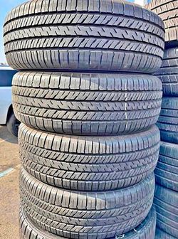 225 60 17 Yokohama tires Con 80% de Vida Las 4