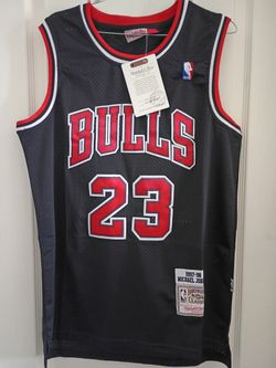 Chicago Bulls #23 Jordan Jersey Size M - NWT!