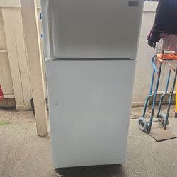 Frigidaire REFRIGERATOR 