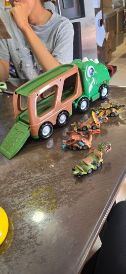 Dinosaur Transport Truck with 5 Dinosaur Cars & Box