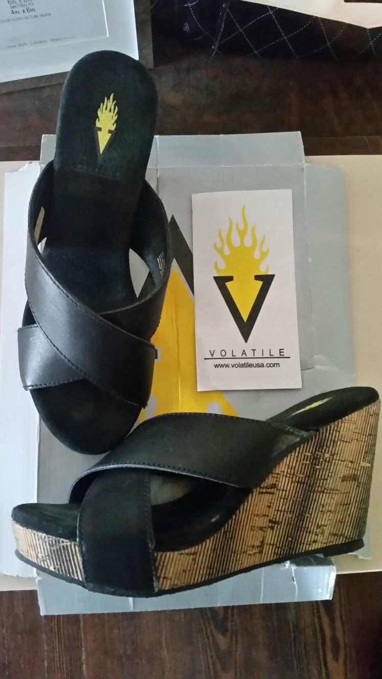 Volatile Wedges, size 9