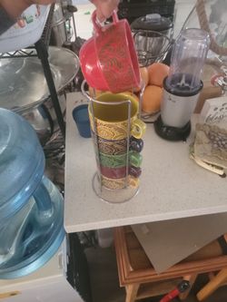 6 colorful mugs 