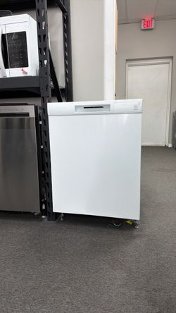 Dishwasher white